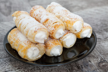 Puff rolls with vanilla cream