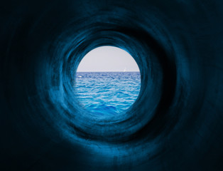 Hypnotic tunnel to the sea