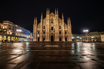 Fototapete - Milan, Italy: Piazza del Duomo, Cathedral Square