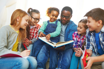 Wall Mural - Reading with teacher