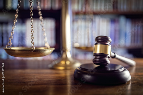 Fotomural Gavel, scales of justice and law books