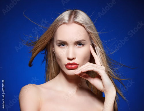 Poster Beautiful sensual blonde woman. Beauty portrait.