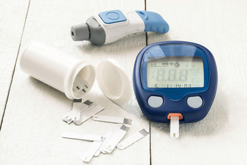 Device for measuring the level of glucose in the blood