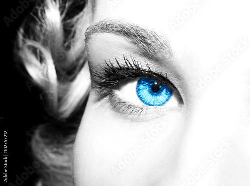 Nowoczesny obraz na płótnie Beautiful insightful look blue eyes