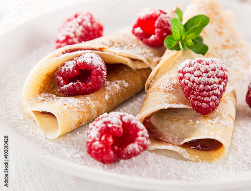 Naklejka - mata magnetyczna na lodówkę Stack of pancakes with fresh berries