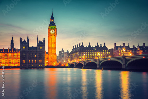 Tapeta ścienna na wymiar Big Ben and westminster bridge at dusk in London