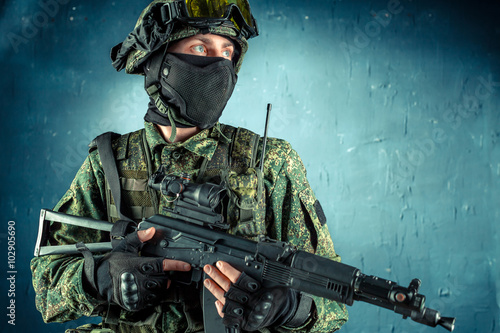 Fotografía Special force soldier / strike ball player