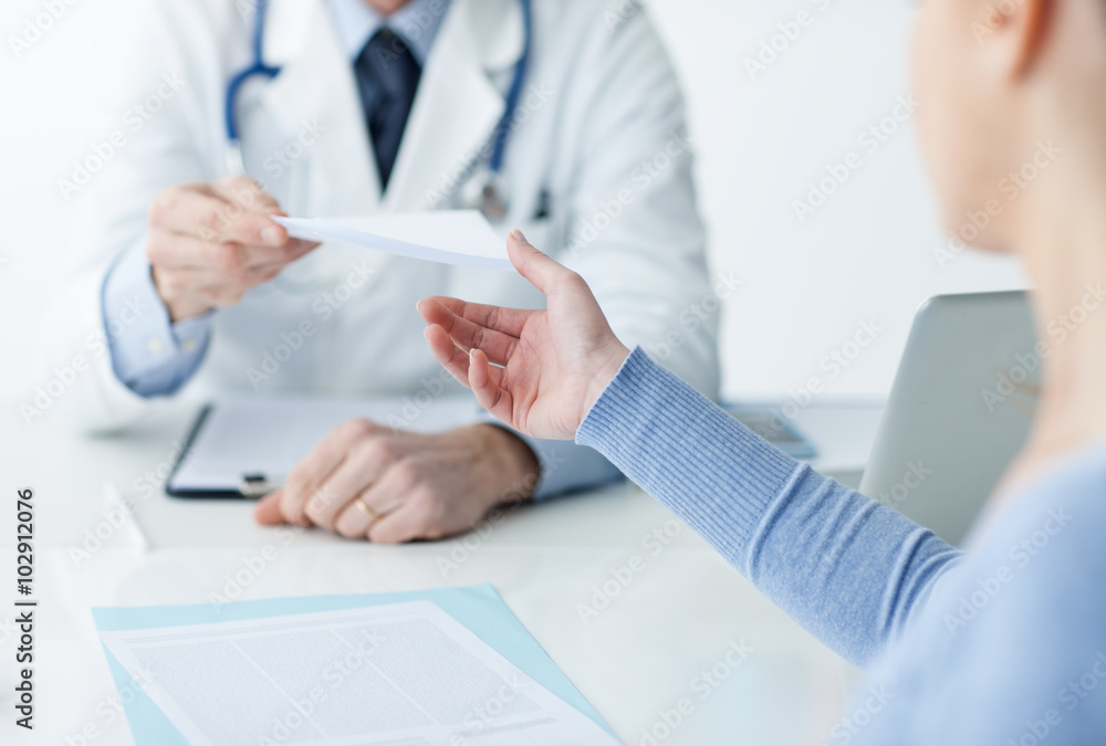 Doctor giving a medical prescription to the patient - obrazy, fototapety, plakaty 