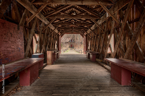Dekoracja na wymiar  wnetrze-mostu-w-czerwonej-stodole