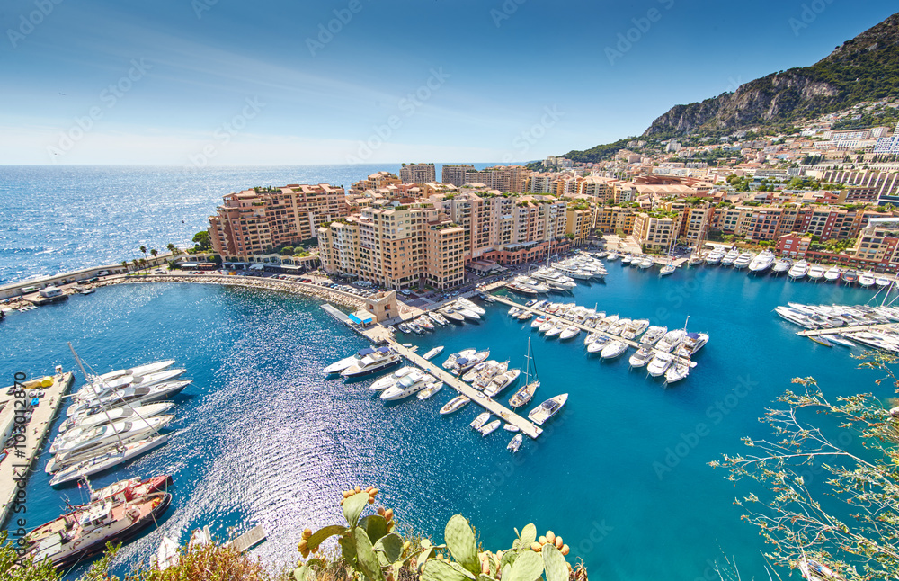Monaco, Fontvieille, 29.08.2015: Port Fontvieille, panorama, top view, cap dail, monaco ville - obrazy, fototapety, plakaty 