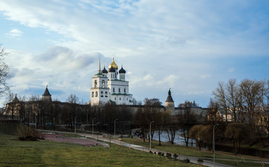 Wall Mural - river of Pskov against the Kremlin and Church