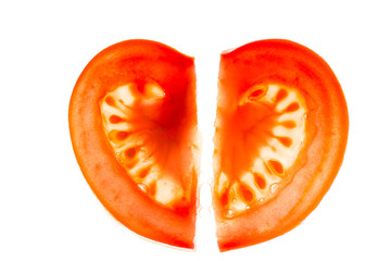  Zwei halbe Tomatenscheiben