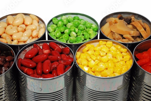 Foto  Close up of opened cans of vegetables