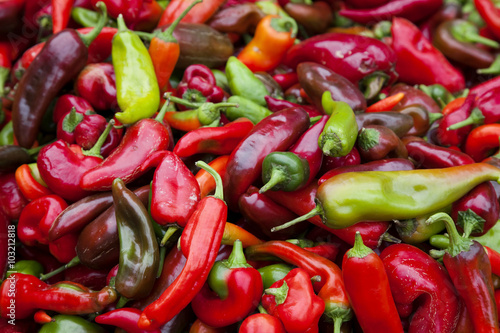 Naklejka na szybę Fresh red and green pepper (paprika)