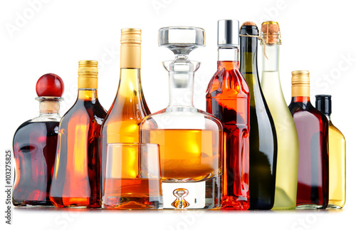 Fotografía Bottles of assorted alcoholic beverages