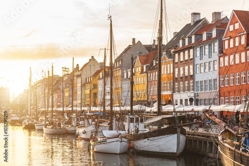 Maisons colorées à Copenhague vieille ville au coucher du soleil Poster Mural XXL