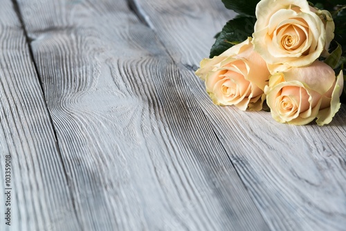 Obraz w ramie Old grey cracked wooden floor with three flowers