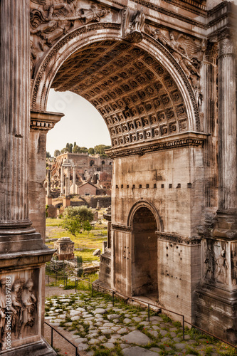 Tapeta ścienna na wymiar Roman Forum with Arch against sunset in Rome, Italy