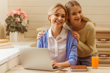 Canvas Print - Mother and daughter