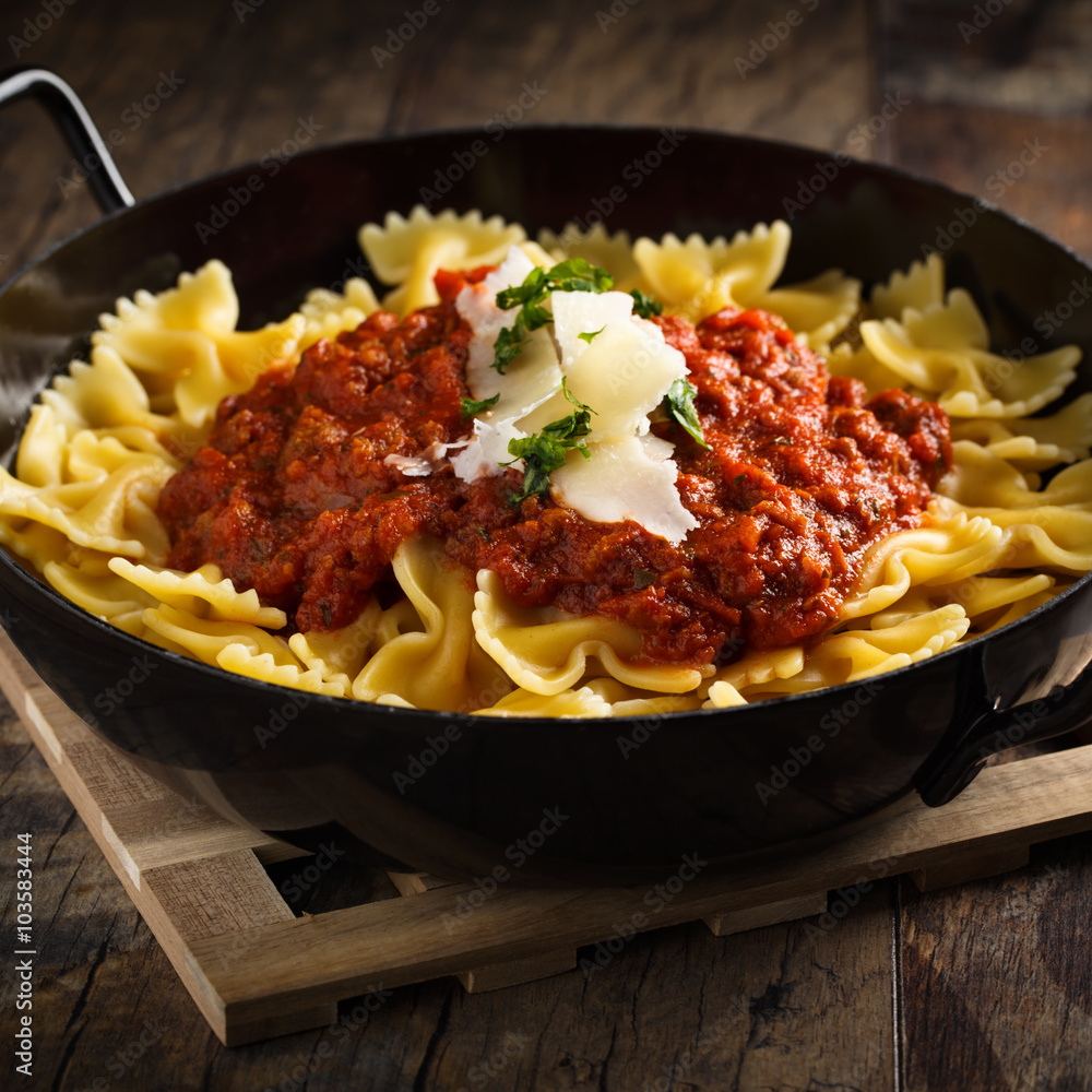 Farfalle mit Veggie-Bolognese - Farfalla with veggie bolognese Stock ...