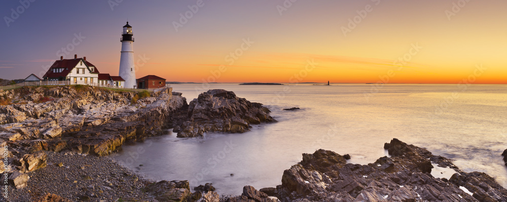 Portland Head Lighthouse, Maine, USA at sunrise - obrazy, fototapety, plakaty 