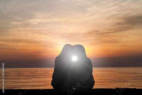 Fotografia  female homosexuals in love beside sea