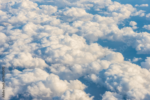 Plakat na zamówienie Widok z samolotu na chmury