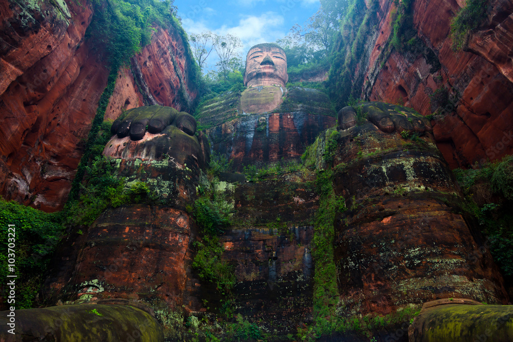 The 71m tall Giant Buddha (Dafo), carved out of the mountain in the 8th century CE, Leshan, Sichuan province - obrazy, fototapety, plakaty 
