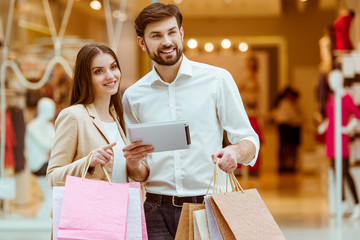 Poster - Couple doing shopping