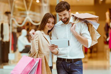 Poster - Couple doing shopping