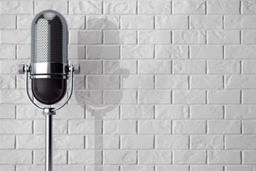 Leinwandbilder - Vintage silver microphone