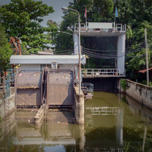 Floodgate / Old And Dirty Floodgate In Cannel.