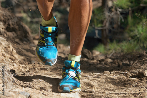 Fotografía Trail running man on mountain path exercising