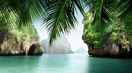 Wall Mural - tropical sea and rocks