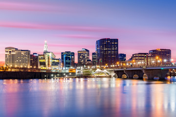Fototapete - Hartford skyline and Founders Bridge under a purple twilight. Hartford is the capital of Connecticut.