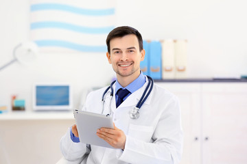 Poster - Doctor with tablet in office