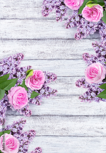 Obraz w ramie Lilac flowers with roses on background of shabby wooden planks