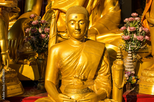 Fotomural Buddha statue at famous temple,Wat Thep Leela in Thailand