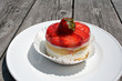 © jeepbabes - organisch, lifestyle, bio, erbeertörtchen, torte, erdbeeren, modern, copy space, werbetafel