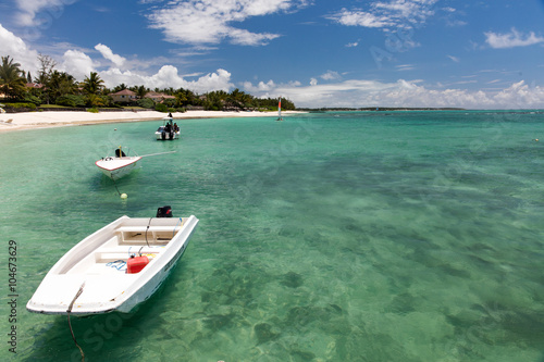 Bateaux A Moteur Dans Un Lagon De L Ile Maurice Stock Photo Adobe Stock Bateaux A Moteur Dans Un Lagon De L Ile Maurice Stock Photo Adobe Stock