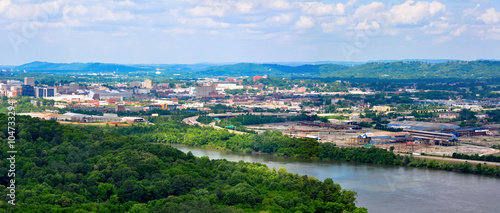 Cuadros en Lienzo Panorama landscape of Chattanooga on the Tennessee River as seen from Chickamaug