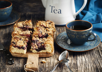 Canvas Print - Blackcurrant crumble cake