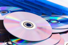 Close Up Compact Discs (CD/DVD)