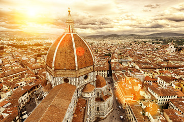 Wall Mural - Basilica di Santa Maria del Fiore at sunset, Florence, Italy. Sunny city skyline.