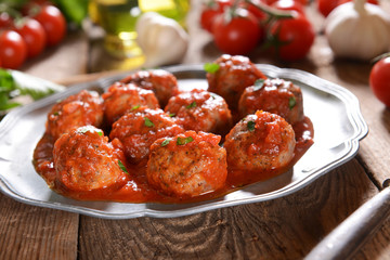 Meat balls in tomato sauce