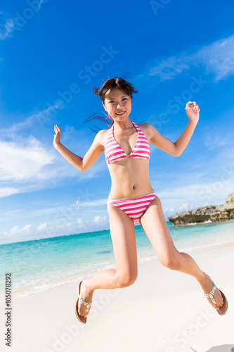 ビーチの元気な水着女性 Stock Photo Adobe Stock ビーチの元気な水着女性 Stock Photo Adobe Stock