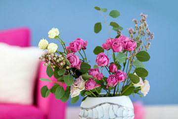 Poster - Beautiful bouquet of roses in room interior