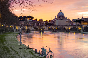 Sunset in Roma, St. Peter's basilica