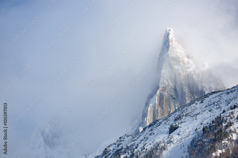 Aiguille du Dru in the clouds  - obrazy, fototapety, plakaty 