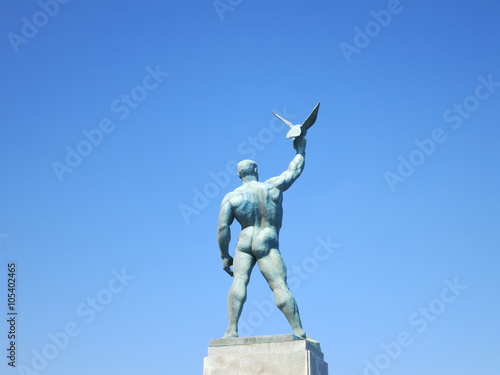 Fotografía  裸の銅像と青空